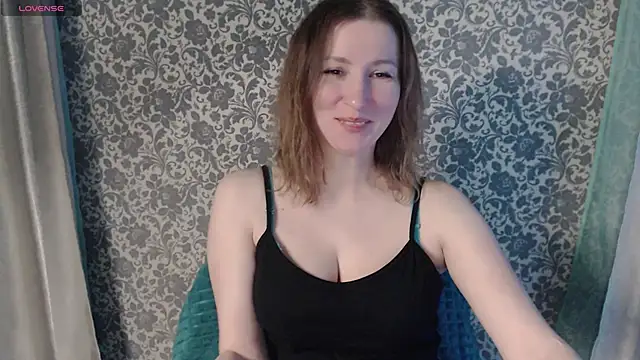 Snapshot of LesanaMagic chatting on 12.15.24 LesanaMagic online show from 12.15.24