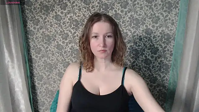 Snapshot of LesanaMagic chatting on 12.22.24 LesanaMagic online show from 12.22.24