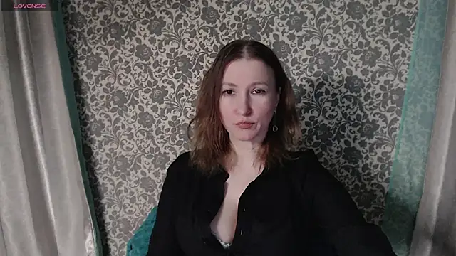 Snapshot of LesanaMagic chatting on 12.29.24 LesanaMagic online show from 12.29.24