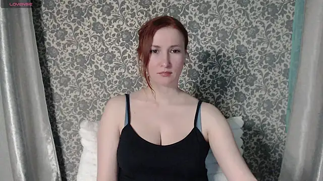 Snapshot of LesanaMagic chatting on 02.07.25 LesanaMagic online show from 02.07.25