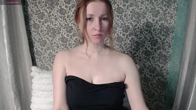 Snapshot of LesanaMagic chatting on 02.13.25 LesanaMagic online show from 02.13.25