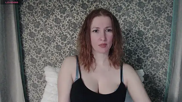 Snapshot of LesanaMagic chatting on 02.19.25 LesanaMagic online show from 02.19.25