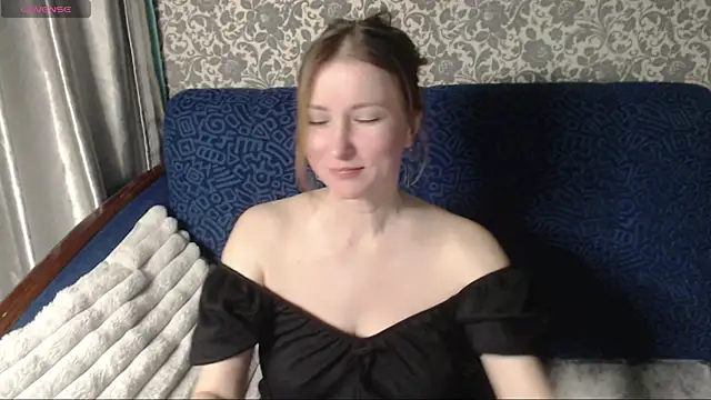 Snapshot of LesanaMagic chatting on 10.14.25 LesanaMagic online show from 10.14.25