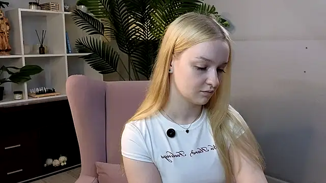 Snapshot of KrishnaSimmons chatting on 09.10.25 KrishnaSimmons online show from 09.10.25