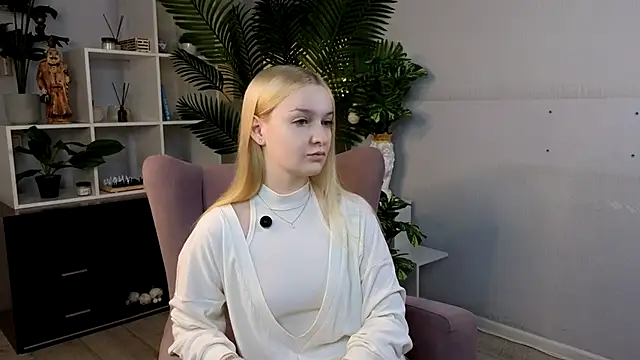 Snapshot of KrishnaSimmons chatting on 09.11.25 KrishnaSimmons online show from 09.11.25