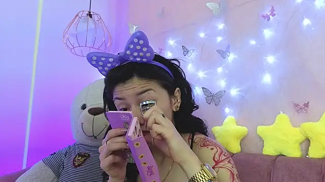 april bennett online show from 11.28.25