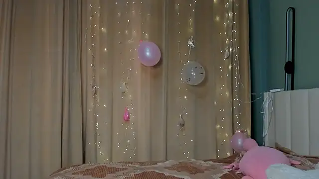 Snapshot of tokipokki chatting on 11.28.25 tokipokki online show from 11.28.25