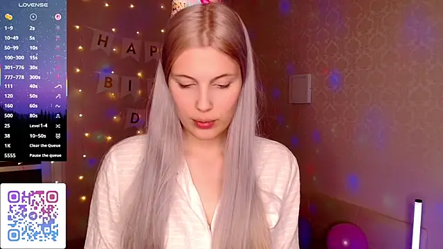 Snapshot of Larileya chatting on 10.10.25 Larileya online show from 10.10.25