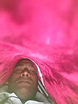 Snapshot of Chanderi19 chatting on 12.15.25 Chanderi19 online show from 12.15.25