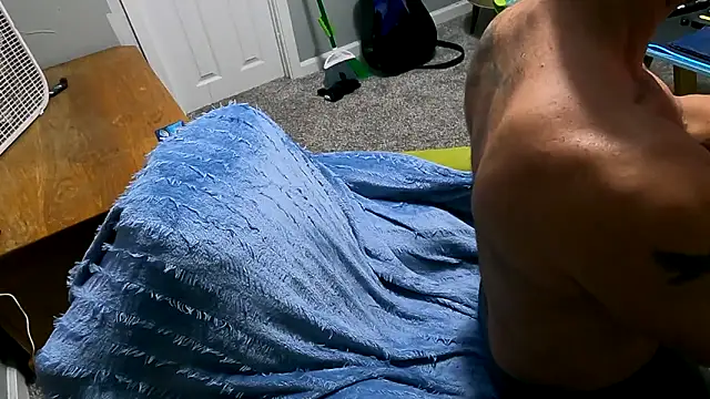 Snapshot of Mickelangello75 chatting on 11.02.25 Mickelangello75 online show from 11.02.25