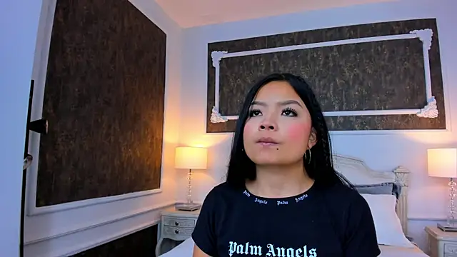 Snapshot of SharonBonet chatting on 10.09.25 SharonBonet online show from 10.09.25