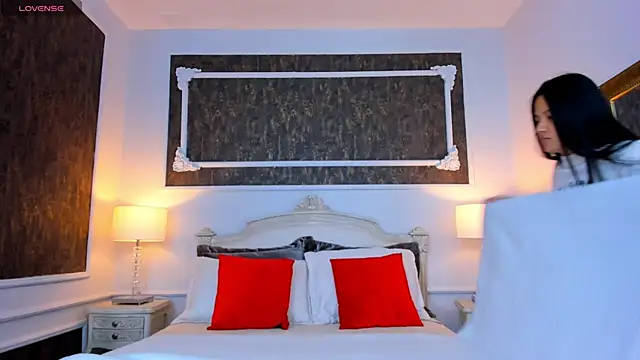 Snapshot of SharonBonet chatting on 10.28.25 SharonBonet online show from 10.28.25