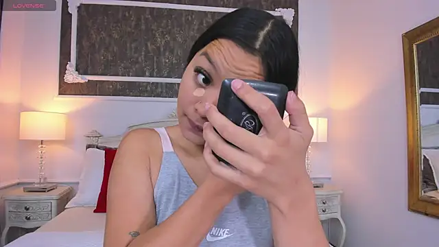 Snapshot of SharonBonet chatting on 10.29.25 SharonBonet online show from 10.29.25