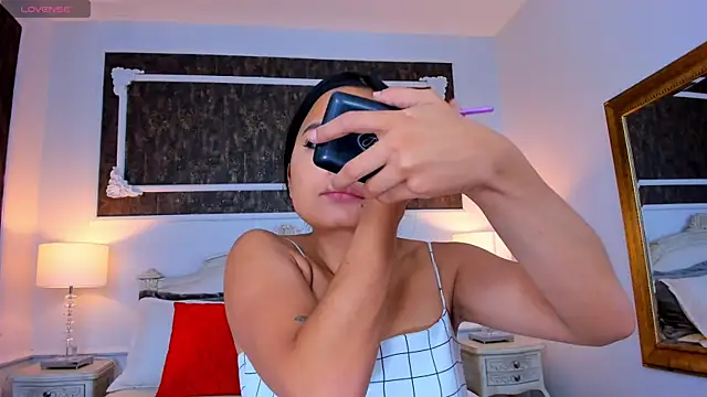 Snapshot of SharonBonet chatting on 10.30.25 SharonBonet online show from 10.30.25