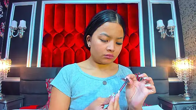 Snapshot of SharonBonet chatting on 11.12.25 SharonBonet online show from 11.12.25