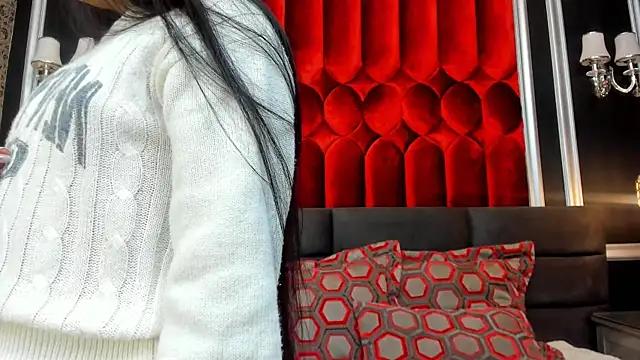 Snapshot of SharonBonet chatting on 11.14.25 SharonBonet online show from 11.14.25