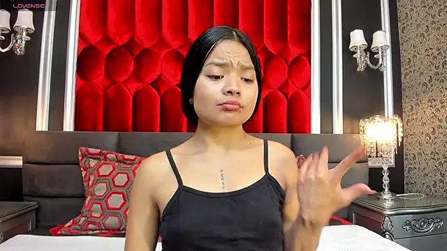 Snapshot of SharonBonet chatting on 12.16.25 SharonBonet online show from 12.16.25