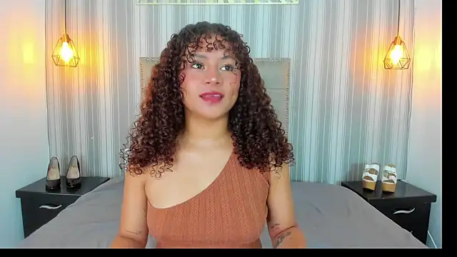 Snapshot of Sofiapassionne chatting on 06.23.26 Sofiapassionne online show from 06.23.26
