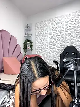 Snapshot of carlalee_e chatting on 10.10.25 carlalee e online show from 10.10.25