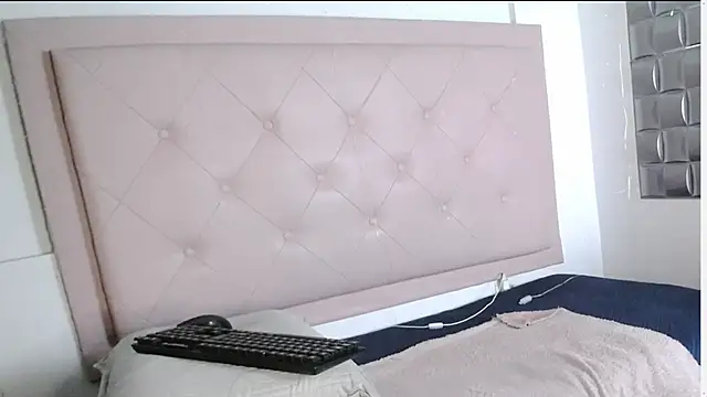 Snapshot of Dulce__Lovee chatting on 10.20.25 Dulce Lovee online show from 10.20.25