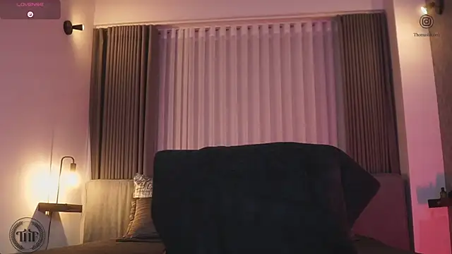 Thomas Falcon online show from 11.04.25