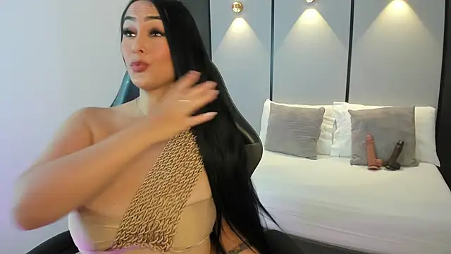 Snapshot of ashly_moonn chatting on 06.11.26 ashly moonn online show from 06.11.26