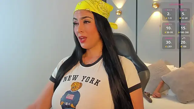 Snapshot of ashly_moonn chatting on 06.12.26 ashly moonn online show from 06.12.26