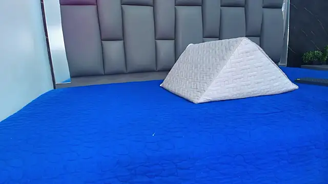 Snapshot of kissme_luna chatting on 02.28.26 kissme luna online show from 02.28.26