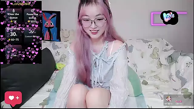 Snapshot of baby-yaya20 chatting on 10.19.25 baby-yaya20 online show from 10.19.25