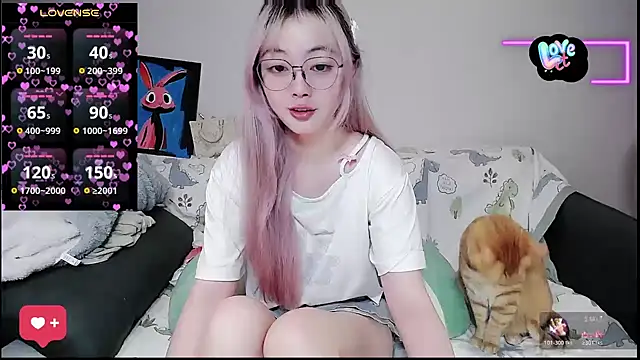 Snapshot of baby-yaya20 chatting on 10.23.25 baby-yaya20 online show from 10.23.25