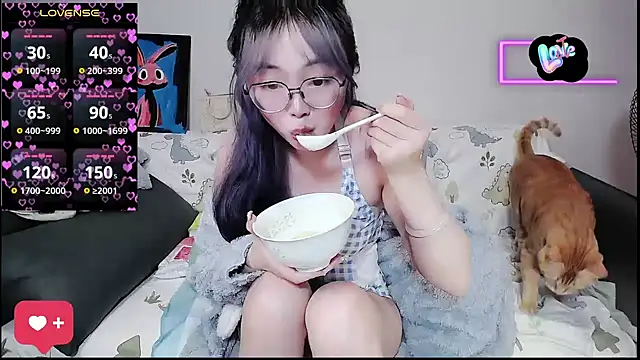 Snapshot of baby-yaya20 chatting on 10.27.25 baby-yaya20 online show from 10.27.25