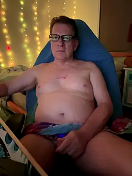 Snapshot of ice717 chatting on 11.24.25 ice717 online show from 11.24.25