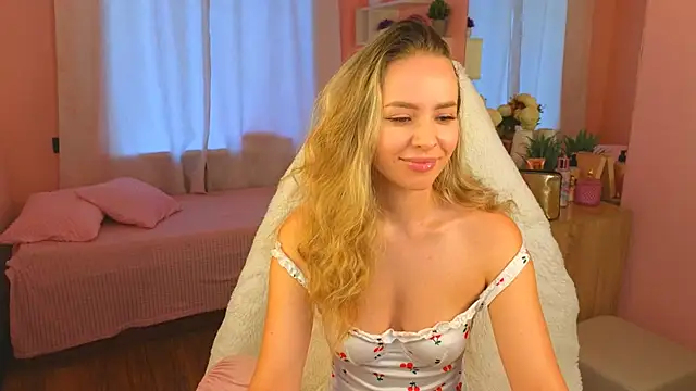 Hloya Mei online show from 09.28.25