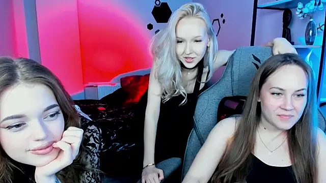Snapshot of FlexyFox chatting on 05.22.26 FlexyFox online show from 05.22.26