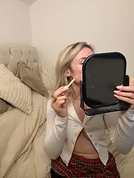 Snapshot of SexySaraxxoo chatting on 10.21.25 SexySaraxxoo online show from 10.21.25