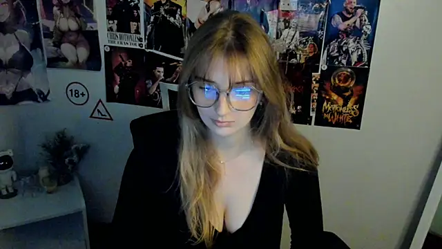 Snapshot of NeyliDream chatting on 10.12.25 NeyliDream online show from 10.12.25