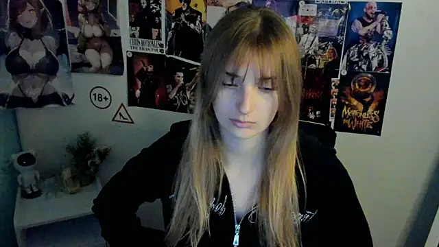 Snapshot of NeyliDream chatting on 10.13.25 NeyliDream online show from 10.13.25