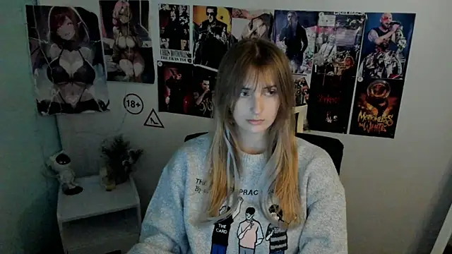 Snapshot of NeyliDream chatting on 10.19.25 NeyliDream online show from 10.19.25