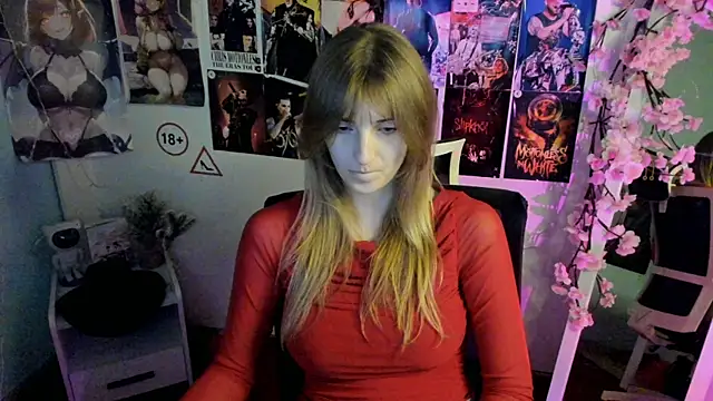 Snapshot of NeyliDream chatting on 11.26.25 NeyliDream online show from 11.26.25