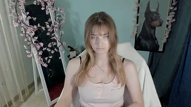 Snapshot of NeyliDream chatting on 12.21.25 NeyliDream online show from 12.21.25