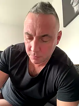 Snapshot of Marronglace1 chatting on 12.16.25 Marronglace1 online show from 12.16.25