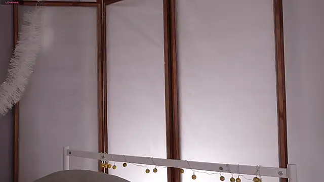 Snapshot of glowwww_ chatting on 12.04.25 glowwww online show from 12.04.25