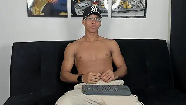 Snapshot of nico_santana chatting on 09.11.25 nico santana online show from 09.11.25