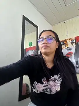 Snapshot of susan_mooree chatting on 10.12.25 susan mooree online show from 10.12.25