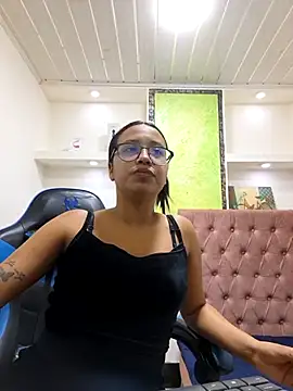 Snapshot of susan_mooree chatting on 11.07.25 susan mooree online show from 11.07.25