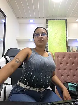 Snapshot of susan_mooree chatting on 11.30.25 susan mooree online show from 11.30.25