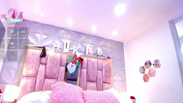 Charlotte Landry   online show from 12.04.25