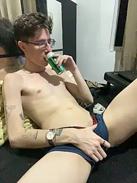 Snapshot of HeiRique chatting on 10.06.25 HeiRique online show from 10.06.25