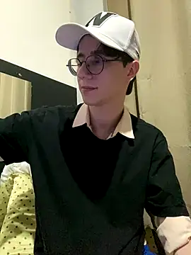 Snapshot of HeiRique chatting on 10.22.25 HeiRique online show from 10.22.25