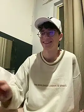 Snapshot of HeiRique chatting on 10.27.25 HeiRique online show from 10.27.25